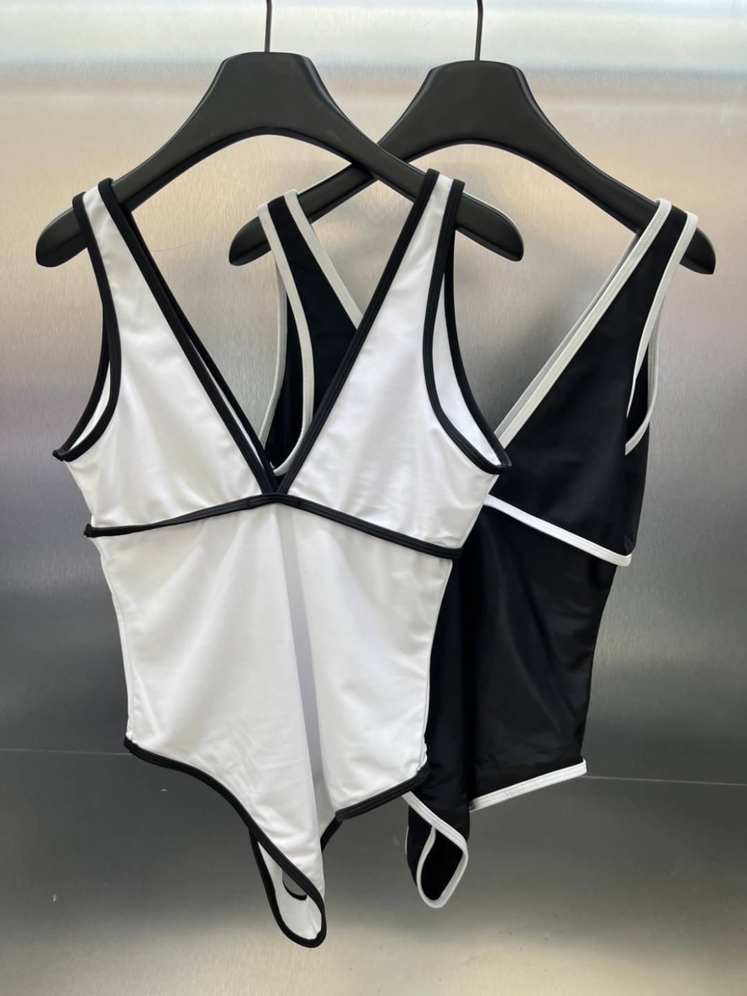 ชุดว่ายน้ำ แบรนด์ดัง CC คอลเลคชั่นใหม่ ผ้าสวยมาก Lycra เนื้อเด้งสวย สินค้าคุณภาพ .พร้อมส่ง