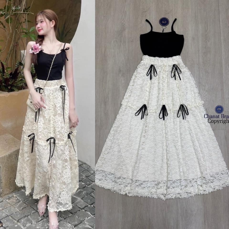 Set 2 ชิ้น เสื้อสายเดี่ยวทรงพอดีตัวแต่งโบว์เล็กๆตรงสายทั้งสองข้าง เนื้อผ้ายืดนิ่มใส่สบาย มาพร้อมกับกระโปรงยาวลูกไม้ซีทรูสีครีม มีซับใน ใส่สบาย : สินค้าคุณภาพ (พร้อมส่ง)