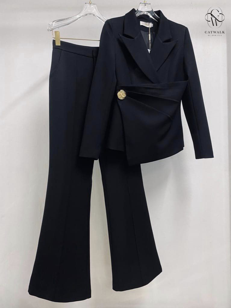 เซตสูทป้ายหน้า +กางเกงทรงขาม้า เนื้อผ้าเกรดเอ ผ้าสวยใส่สบาย ตัวสูทเป็นทรงเข้ารูป ใส่สบาย สินค้าคุณภาพ (พร้อมส่ง)
