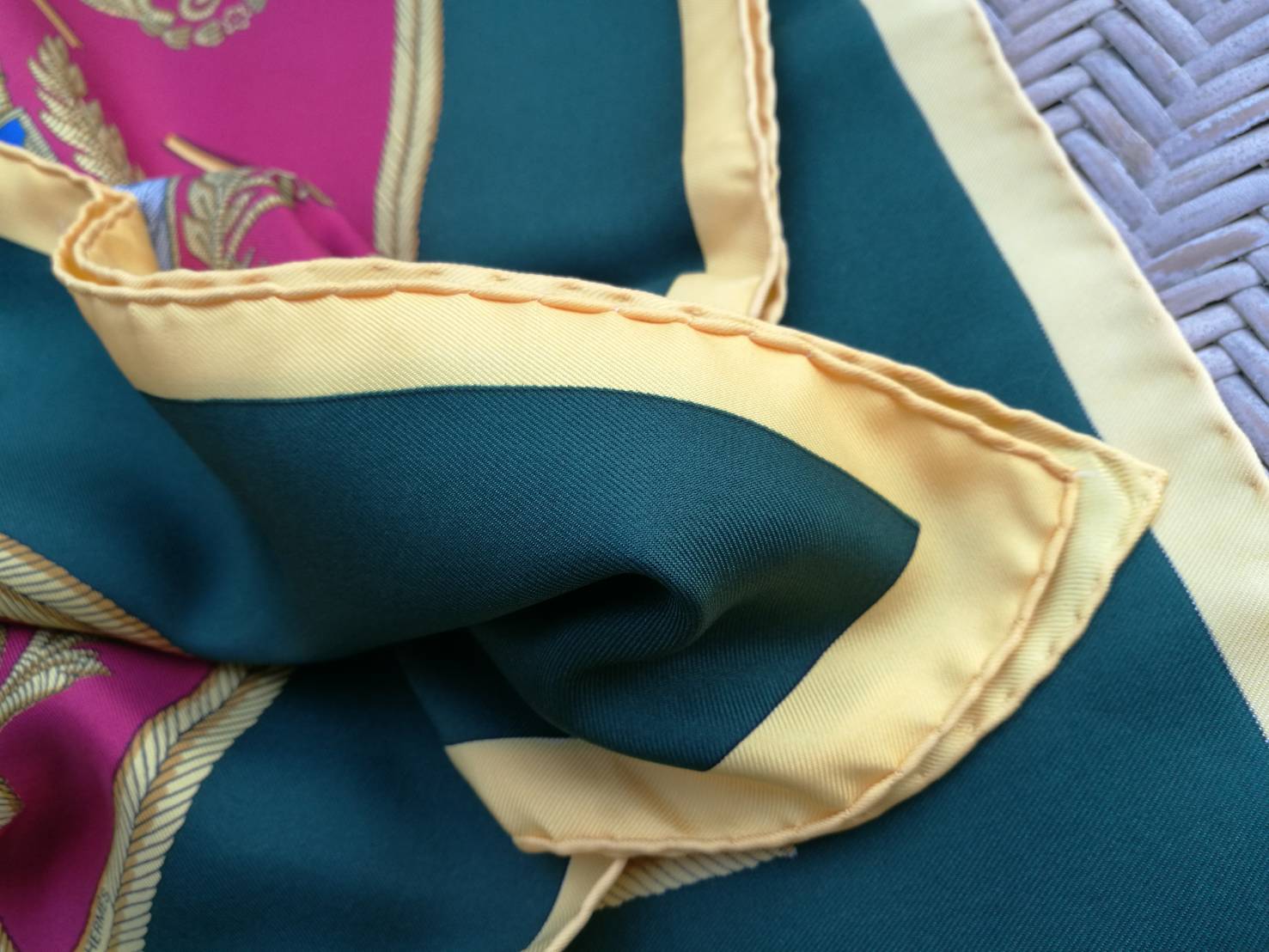 ผ้าพันคอ Hermès scarf LES ARMES DE PARIS ของแท้