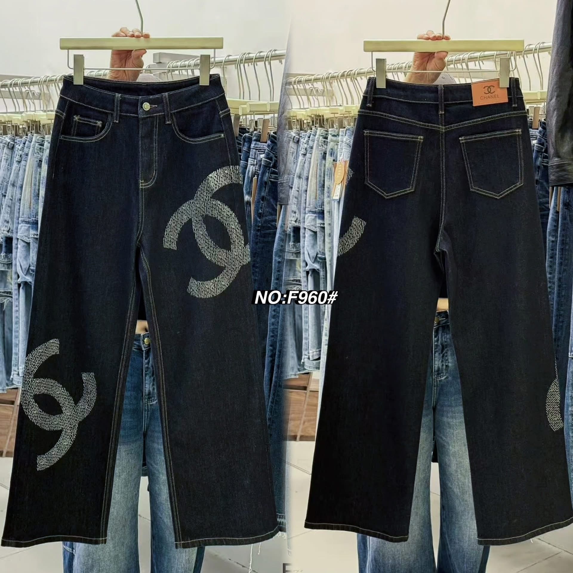 กางเกงยีนส์ขากระบอกสีเข้ม เอวสูง บอกเลยรุ่นนี้เนื้อผ้ายีนส์ยืดอย่างดี ผ้านิ่มมากกกค่ะ ฟอกสีสวย ใส่สบาย : สินค้าคุณภาพ (พร้อมส่ง)