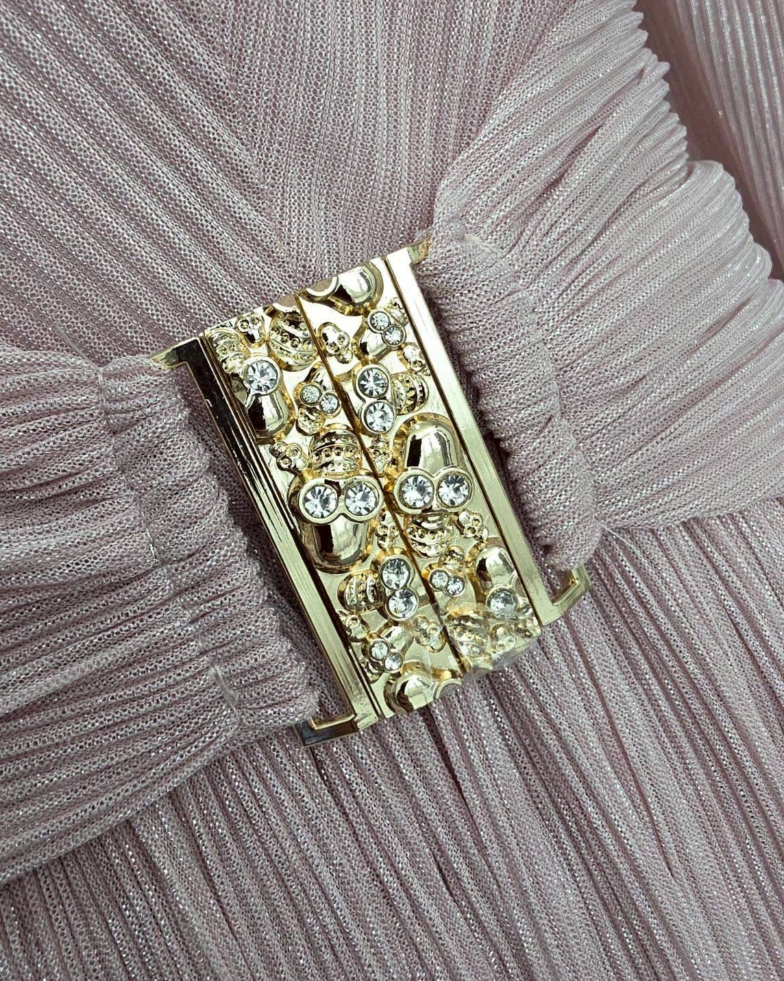 แม็กซี่เดรสเสื้อคอวีแขนยาว กระโปรงจีบรูดรอบตัว ☑️ดีเทลมีผ้าคาดเอว แต่งด้วยหัวเข็มขัดเพชรสีทอง ใส่สบาย : สินค้าคุณภาพ (พร้อมส่ง)