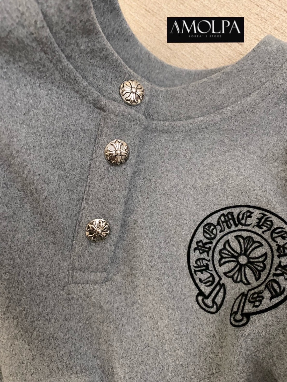 เสื้อแขนยาว CH ใหม่กระแทกช๊อปปปป งานสวยม๊ากกก ลายใหม่ สดใส งานน่ารักมาก ผ้าเด้ง. ใส่สบาย : สินค้าคุณภาพ (พร้อมส่ง)