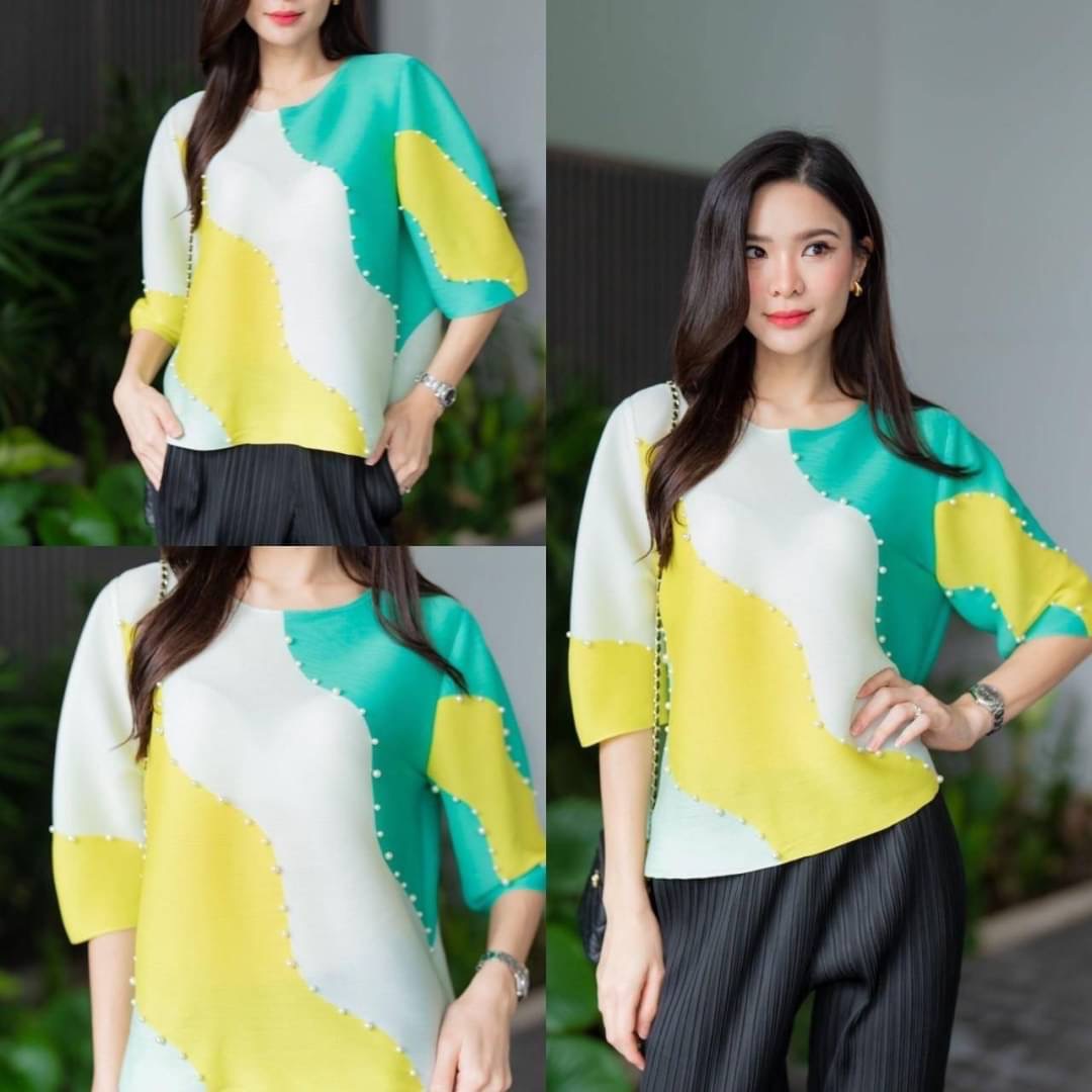 เสื้อคอกลม แขนพองตุ๊กตา 4 ส่วน แพตเทิร์นสวยงามรุ่นนี้ตัดต่อ สลับสี ทั้งช่วงลำตัว และแขน บวกกับประดับมุก แน่นๆ ใส่สบาย : สินค้าคุณภาพ (พร้อมส่ง)