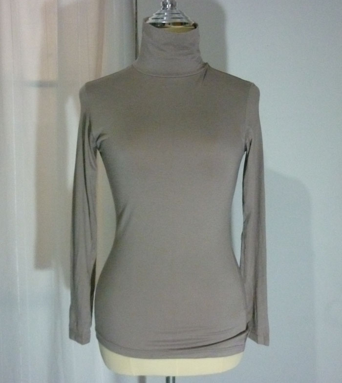 เสื้อฮีทเทคหญิง Uniqlo heattech Sz S-M