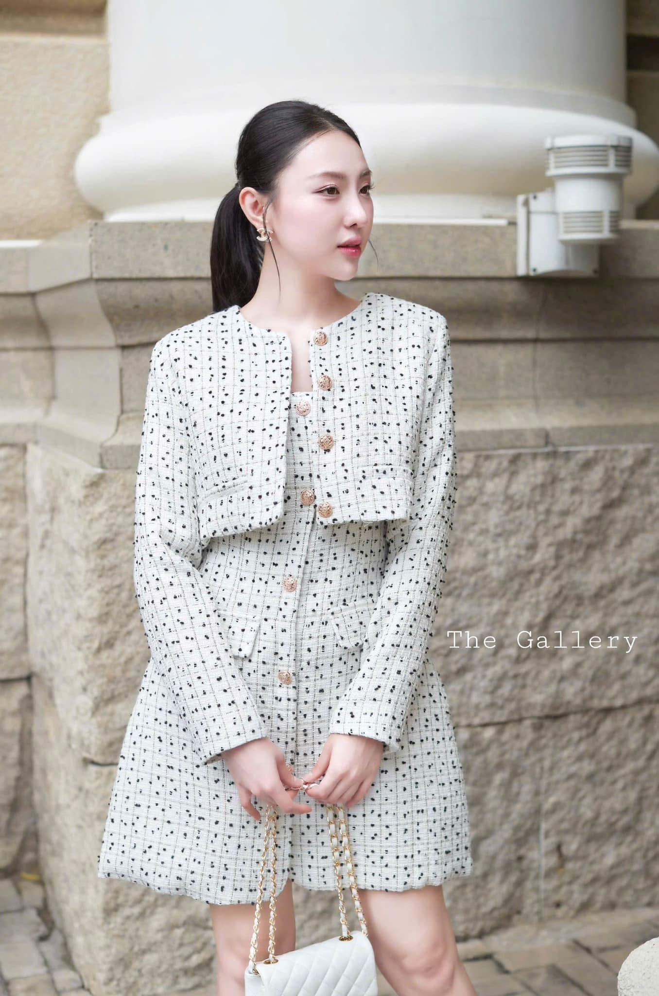 ชุดเซ็ต2 ชิ้น เสื้อครอปทรงสวยแขนยาวทรงเก๋ ใส่แมตท์กับชุดเดรสกระโปรงทรงเอ มีฟองน้ำเสริมทรงในตัว เนื้อผ้าทวีตมีเทคเจอร์สุดพรีเมี่ยมซับในทั้งตัว ใส่สบาย : สินค้าคุณภาพ (พร้อมส่ง)