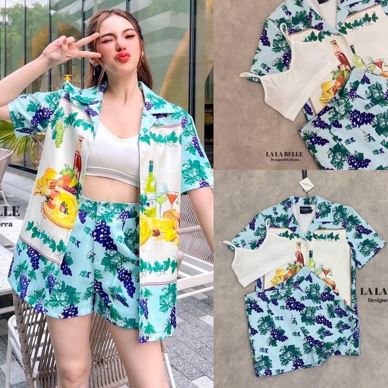 เซต3ชิ้นเสื้อเชิ้ตลายกราฟฟิกคอปก แขนสั้นกระดุมหน้ามาพร้อมบราสายเดี่ยว สีขาวเข้าชุดและกางเกงขาสั้นลายเดียวกับชุด ใส่สบาย สินค้าคุณภาพ (พร้อมส่ง)