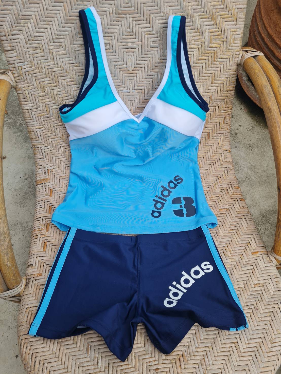 ชุดว่ายน้ำ adidas 2 พีช น่ารักมาก (ของใหม่)