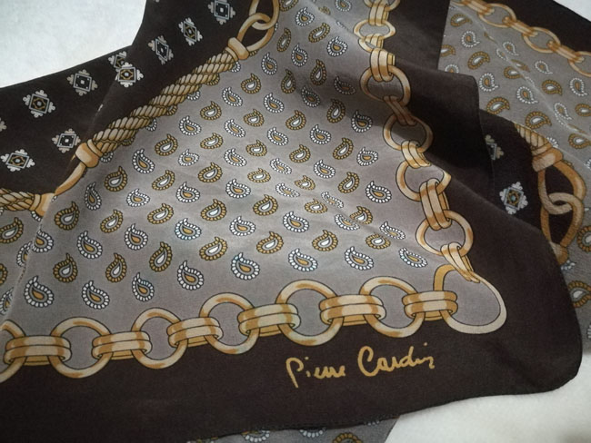 ผ้าพันคอ Pierre Cardin