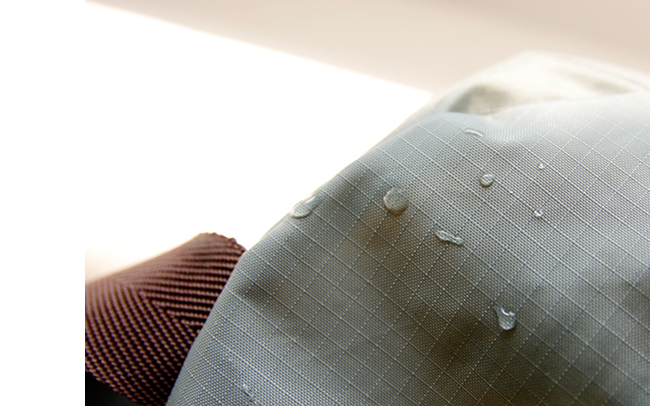 กระเป๋าช้อปปิ้งพับเก็บได้ ผ้าหนา สีสันสดใส ผลิตจากโพลีเอสเตอร์กันน้ำ คุ้มค่า (Foldable Duffle Bag for Travel)