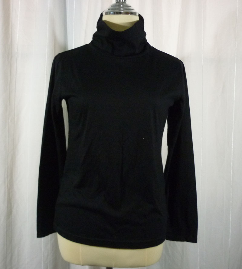 เสื้อแขนยาวคอปีนสีดำ Lemon Tree