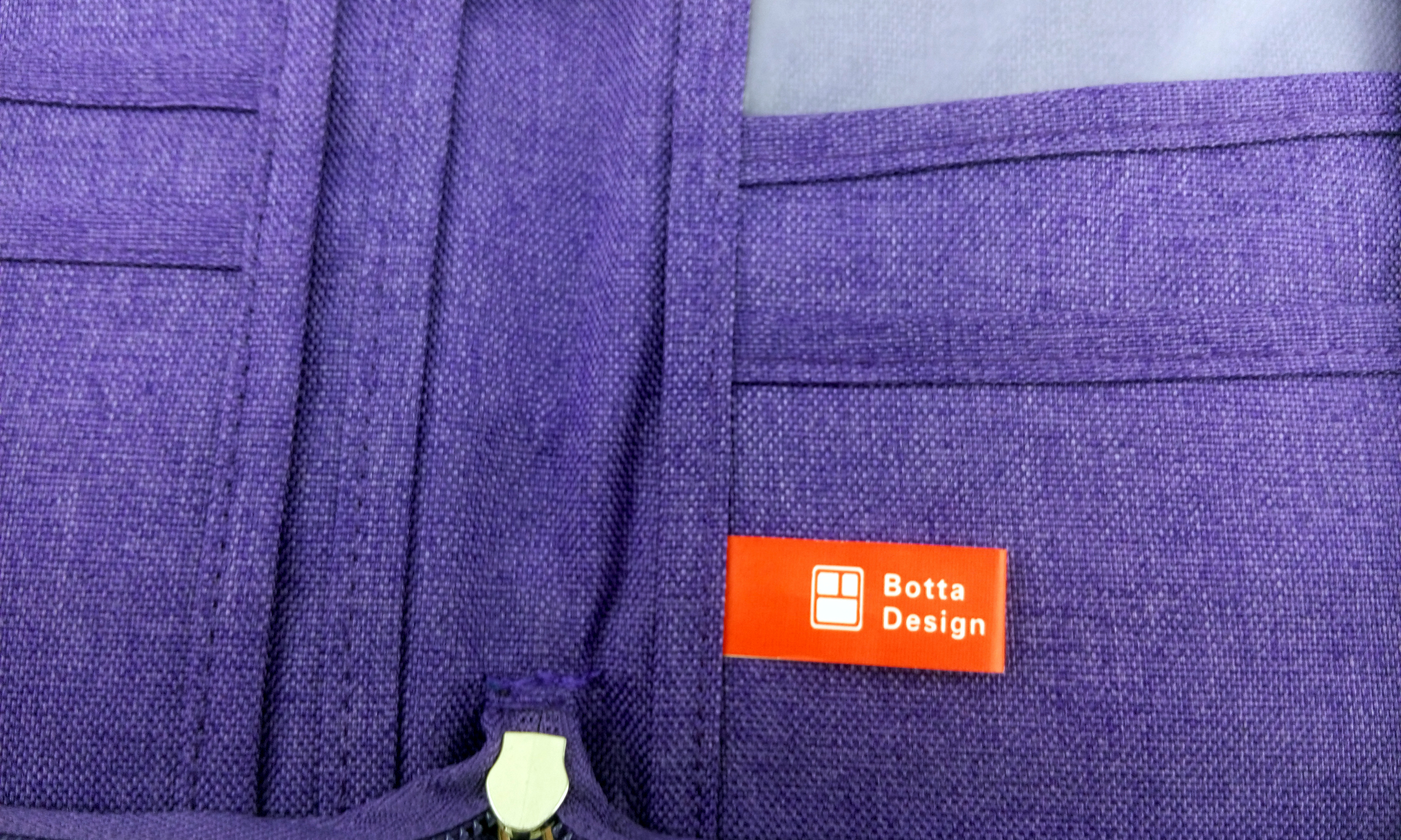 กระเป๋าใส่พาสปอร์ตสั้น กระเป๋าใส่หนังสือเดินทาง ขนาดกะทัดรัด ช่องเยอะ ใส่เอกสารสำคัญ ธนบัตร บัตรต่าง ๆ พกพาสะดวก ผลิตจากโพลีเอสเตอร์กันน้ำ คุณภาพดี