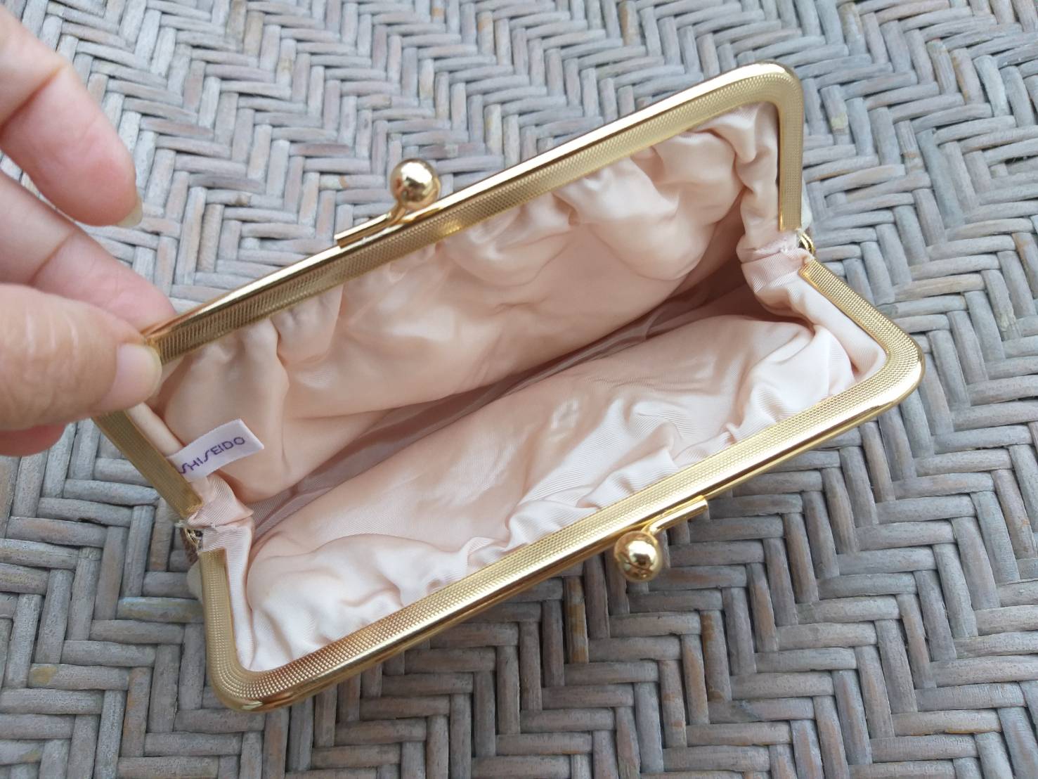 กระเป๋าใส่เครื่องสำอางค์ SHISEIDO (ของใหม่)