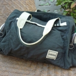 กระเป๋า adidas ของแท้ ขนาดกลางสวยน่าใช้ ช่องเยอะ