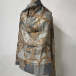 ผ้าพันคอ ผ้าคลุมไหล่ ผ้าขนสัตว์ไหมดิ้นทอง (ของใหม่)