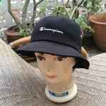 หมวกบักเก็ต Champion สีดำ