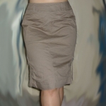 กระโปรงผ้าสีกากี เรียบเก๋เข็มขัดข้าง 27.5-36-21.5