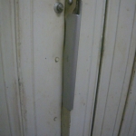 อุปกรณ์ล็อคประตูบังตา ชิ้นงานทำด้วยเหล็ก