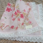 ผ้าเช็ดหน้าแบรนด์เนม NINA RICCI ขอบลูกไม้ สวยมาก