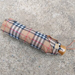 ร่มพับลาย Burberry สวยน่าใช้มาก (ของใหม่)