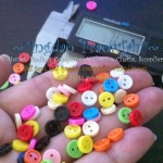 BT-7307mt กระดุมทรงกลม ด้านหลังเรียบ คละสี ขนาด 7 มิล. (ราคาต่อแพ๊ค 30 บาท / บรรจุ 100 ชิ้น)