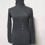 เสื้อคอเต่า Uniqlo SzS-M ผ้าเบาดีมาก (ของใหม่)