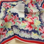 ผ้าเช็ดหน้าลายดอกไม้ สีแจ่มๆ