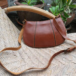 กระเป๋าสะพายหนังแท้ เรียบๆ แต่ดูดีมาก น่ารัก