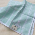 ผ้าเช็ดหน้า Courrèges แนวหรูผืนนี้