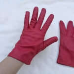 ถุงมือหนังแท้สีแดง สวยมากกก อุ่นถึงติดลบ