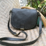 กะเป๋าสะพายหนังแท้ น่ารักค่ะใบนี้