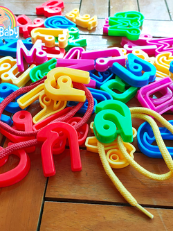 ของเล่นร้อยเชือก ชุดร้อยเชือกเด็ก ตัวอักษร ก-ฮ (44 ชิ้น) ของเล่นเด็กอนุบาล 2-3 ขวบขึ้นไป ของเล่นเสริมพัฒนาการ ของเล่นฝึกสมาธิ