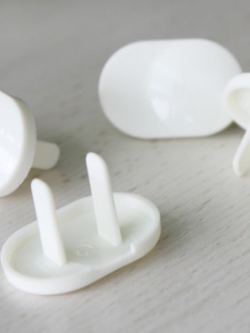 ที่อุดรูปลั๊กไฟ กันไฟดูดเด็ก ที่ปิดปลั๊กไฟ 2 รูขา NanaBaby Electric Shock Safety Socket Protective Cover