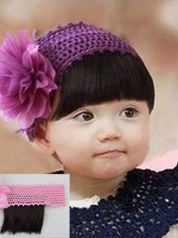 ผ้าคาดผมเด็กโครเชต์ มีผมหน้าม้าประดับดอกคาดด้านข้าง